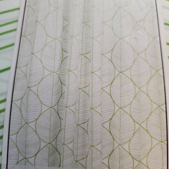 Home Styles Polyester Fabric Shower Curtain in Green & White Leaf Design - Picture 4 of 7